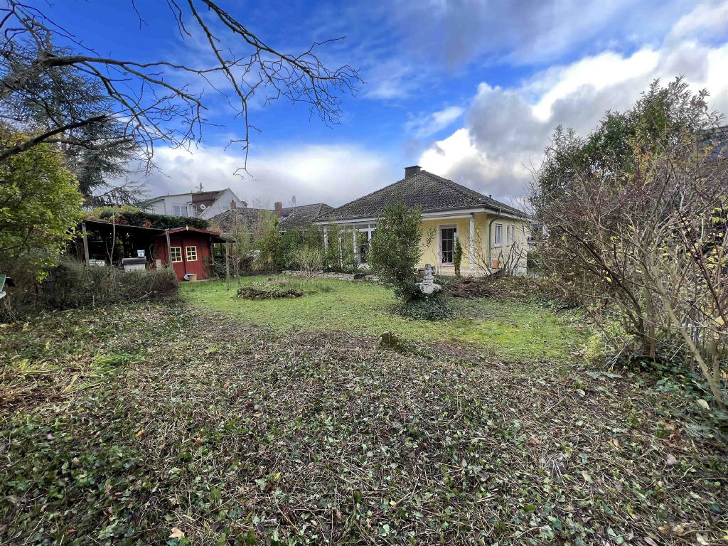 Top-Lage in Budenheim: Großes Einfamilienhaus mit Balkon, Terrasse und Garten - Bild2