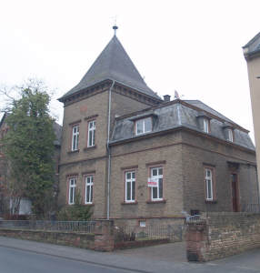 Villa + Baugrundstück (jetzt eingewachsener Garten), 65343 Eltville am Rhein, Einfamilienhaus