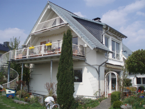 Viel Platz in toller Blicklage !!! Freistehendes Haus mit schönem Garten und Schwimmteich, 65366 Geisenheim, Einfamilienhaus