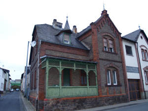 Altbauschätzchen im Dornröschenschlaf: Romantisches Backsteinhaus für Altbauliebhaber, 65375 Oestrich-Winkel, Einfamilienhaus