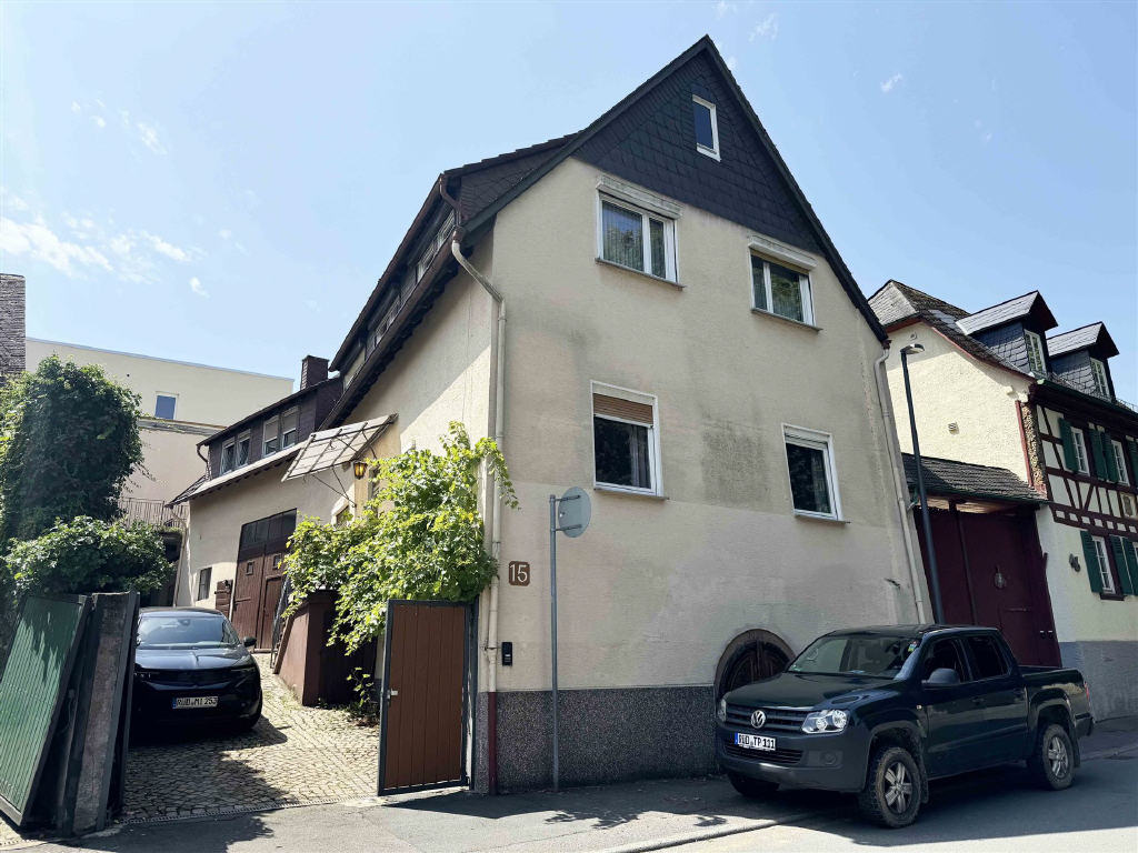 Ehemaliges Weingut mit großzügiger Dachterrasse, uneinsehbarem Innenhof und Scheune - Bild2