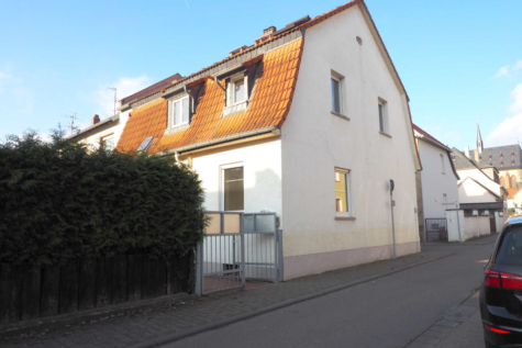 Geisenheim – zwischen Dom und Rhein: Charmantes Haus mit kleinem Süd Garten und Garage, 65366 Geisenheim, Doppelhaushälfte